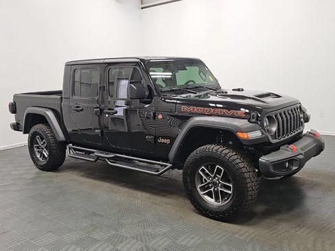 Used 2025 Jeep Gladiator Mojave w/ Convenience Group AWD/4WD image 3