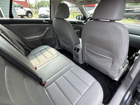Used 2009 Volkswagen Jetta SE FWD image 39