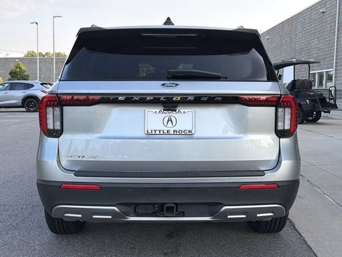 Used 2025 Ford Explorer Active w/ Active Comfort Package RWD image 7