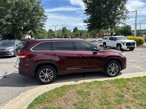 Used 2019 Toyota Highlander XLE AWD/4WD image 6