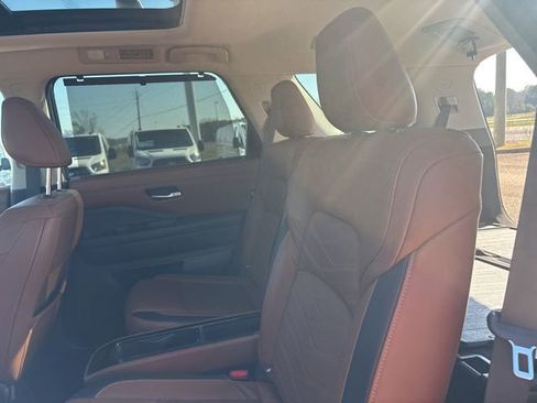 Used 2022 Nissan Pathfinder Platinum w/ Cargo Package image 20