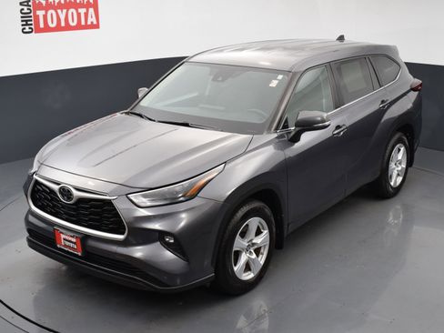 Used 2024 Toyota Highlander LE AWD/4WD image 26