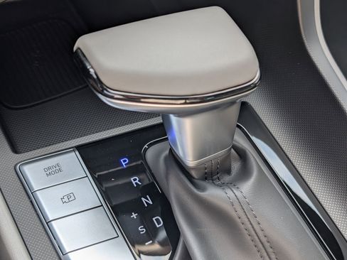 Certified 2025 Hyundai Elantra Sport FWD image 11