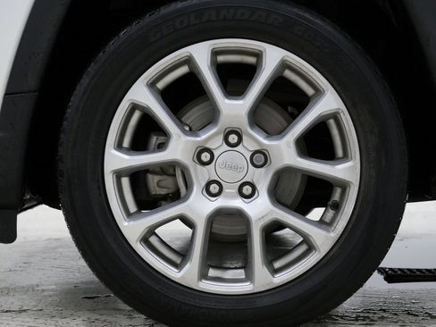 Used 2022 Jeep Compass Latitude w/ Sun and Sound Group image 10