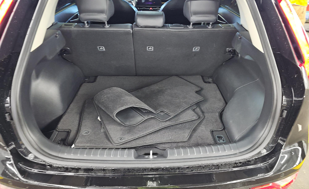 Used 2025 Kia Niro EX w/ EX Cold Weather Package FWD image 18