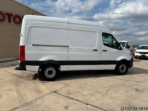 Used 2025 Mercedes-Benz Sprinter 2500 image 8