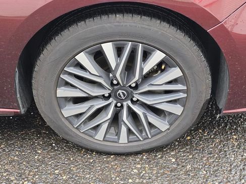 Used 2024 Nissan Altima 2.5 SV image 9