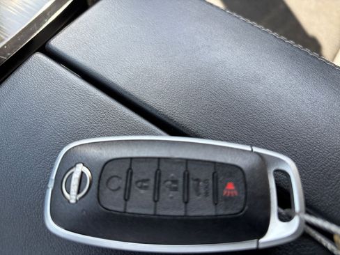 Used 2025 Nissan Rogue SV image 21