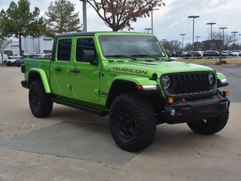 Used 2025 Jeep Gladiator Rubicon w/ Convenience Group image 3