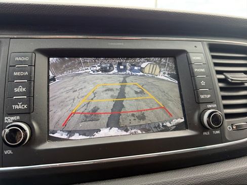 Used 2020 Kia Sedona EX image 19