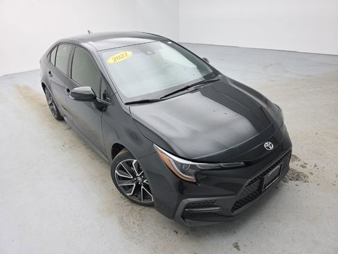 Used 2022 Toyota Corolla SE image 2