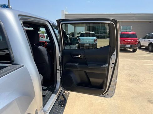 Used 2020 Toyota Tacoma TRD Off-Road AWD/4WD image 26