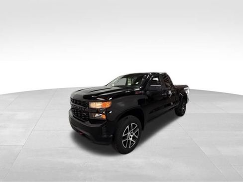 Used 2019 Chevrolet Silverado 1500 Custom Trail Boss w/ Custom Convenience Package AWD/4WD image 2
