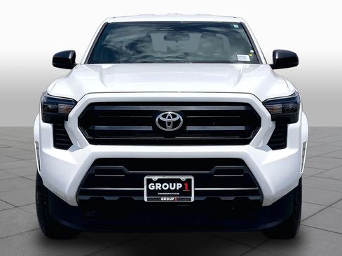 Used 2025 Toyota Tacoma SR AWD/4WD image 4