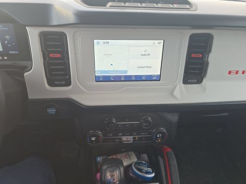 Used 2023 Ford Bronco Heritage Edition AWD/4WD image 6