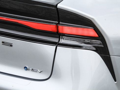 New 2026 Toyota Prius LE image 10