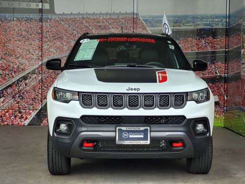 Used 2023 Jeep Compass Trailhawk image 3