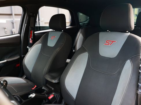 Used 2017 Ford Focus ST image 9