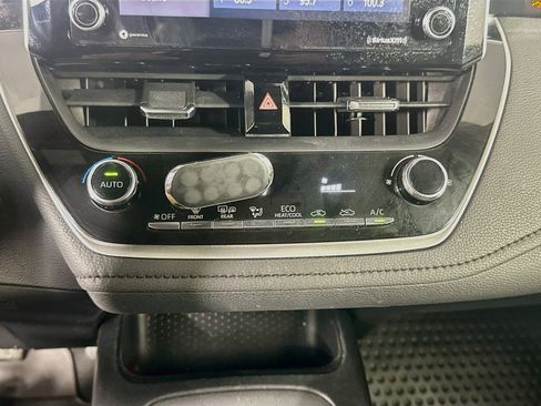 Used 2021 Toyota Corolla SE FWD image 22