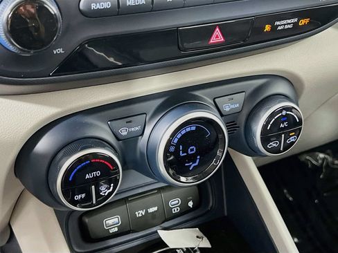 Certified 2025 Hyundai Venue Limited FWD image 15