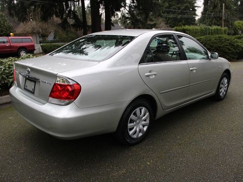 Used 2005 Toyota Camry LE image 3