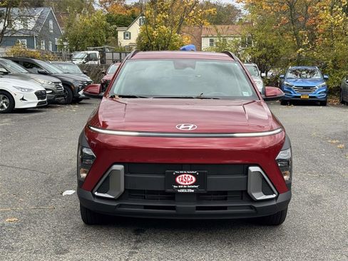 Used 2025 Hyundai Kona SEL image 2