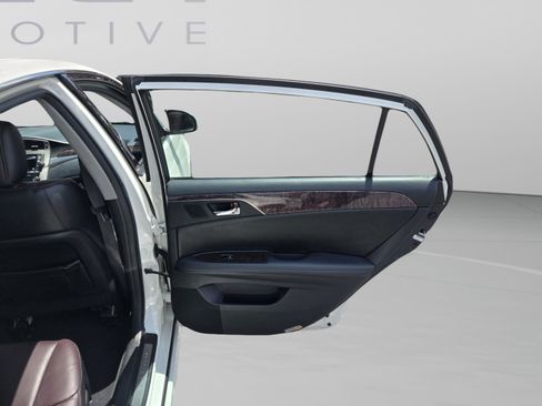 Used 2011 Toyota Avalon Limited FWD image 17