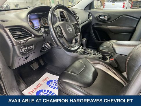 Used 2021 Jeep Cherokee Trailhawk AWD/4WD image 13