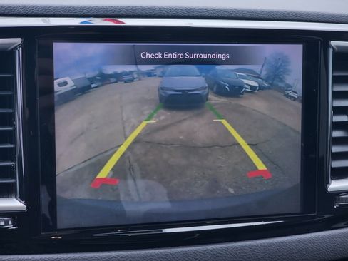 Used 2022 Chrysler Pacifica Touring-L image 20