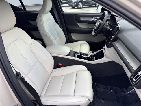 Used 2025 Volvo XC40 B5 Plus w/ Protection Package Premier image 25