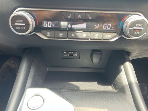 Used 2019 Nissan Altima 2.5 Platinum AWD/4WD image 7