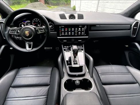 Certified 2023 Porsche Cayenne Turbo AWD/4WD image 18