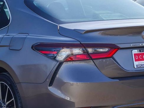 Used 2023 Toyota Camry SE image 7