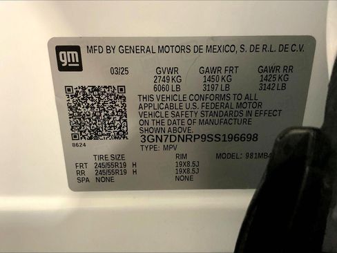 Used 2025 Chevrolet Equinox EV LT FWD image 31