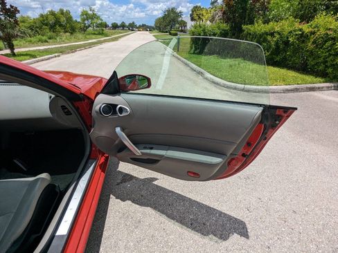Used 2007 Nissan 350Z Touring image 11
