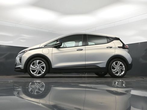 Used 2022 Chevrolet Bolt LT FWD image 39