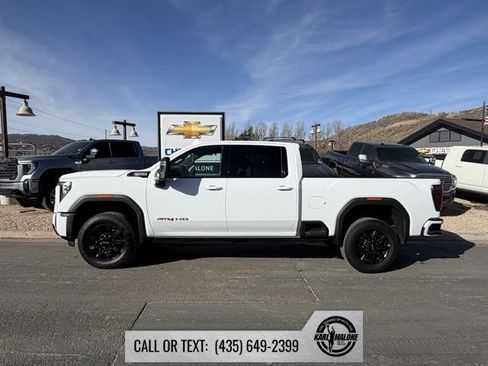 Used 2025 GMC Sierra 2500 AT4 image 2