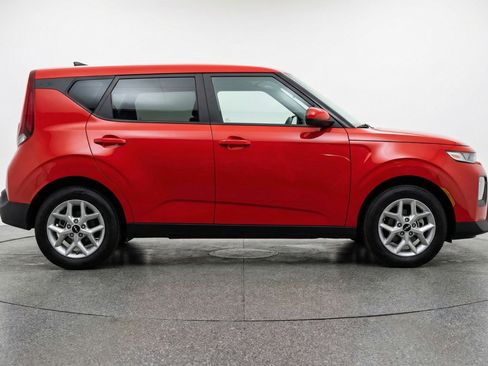 Used 2025 Kia Soul LX w/ LX Technology Package image 11