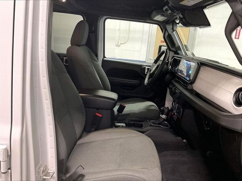 Used 2024 Jeep Wrangler Unlimited AWD/4WD image 11