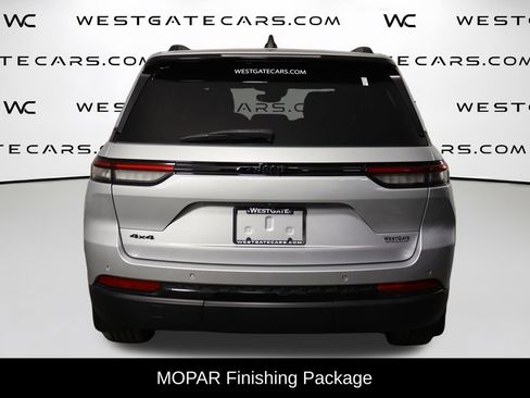 Used 2023 Jeep Grand Cherokee Altitude AWD/4WD image 4