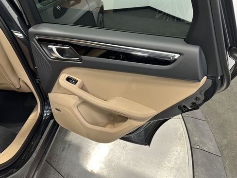 Certified 2026 Porsche Macan AWD/4WD image 39
