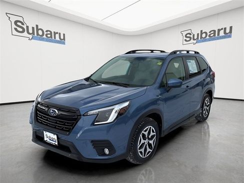 Used 2023 Subaru Forester Premium image 3