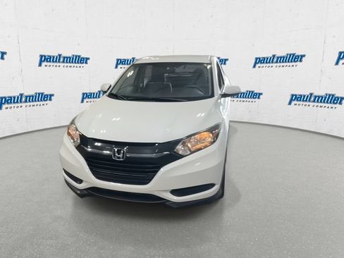 Used 2017 Honda HR-V LX image 4