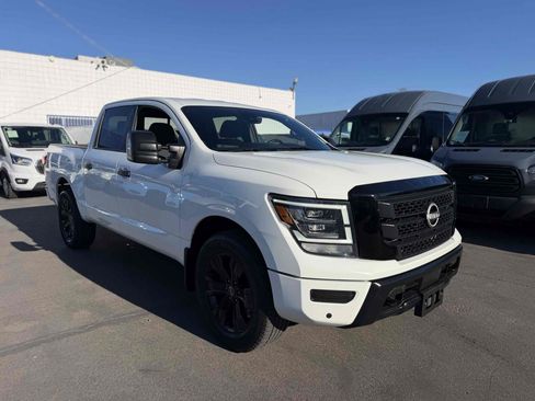 Used 2023 Nissan Titan SV w/ SV Convenience Package AWD/4WD image 7