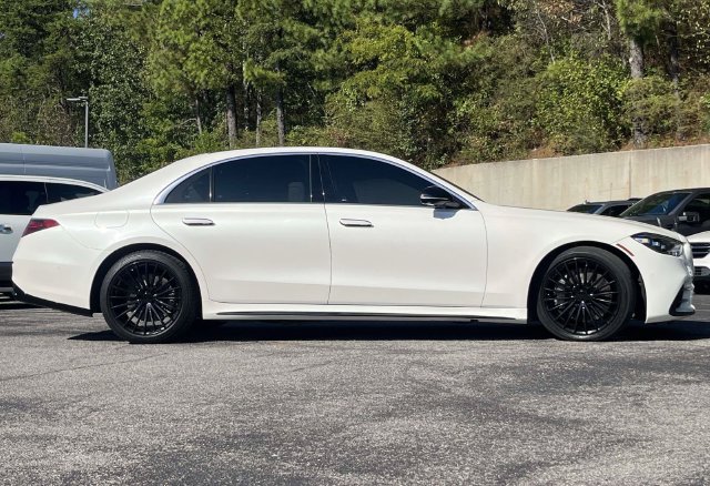 Used 2022 Mercedes-Benz S 580 4MATIC Sedan w/ AMG Line Package image 2