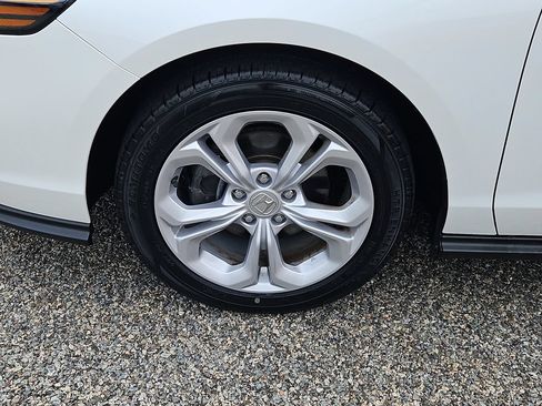 Certified 2024 Honda Accord LX image 7