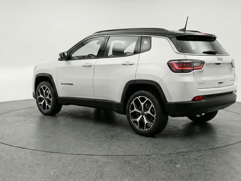 Used 2025 Jeep Compass Limited image 6
