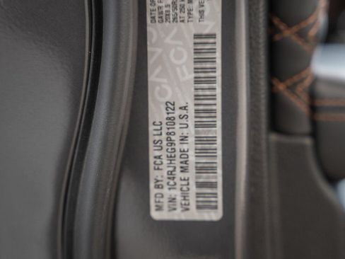 Certified 2023 Jeep Grand Cherokee Summit AWD/4WD image 43