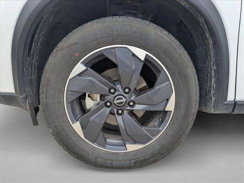 Used 2025 Nissan Rogue SV w/ SV Premium Package FWD image 19