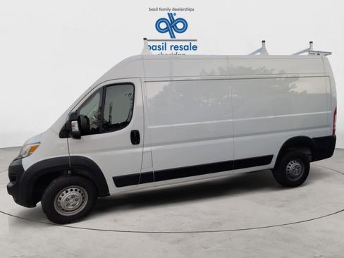 Used 2024 RAM ProMaster 2500 w/ Convenience Group image 4